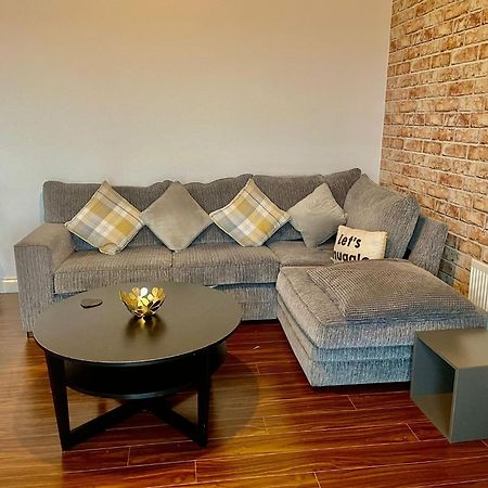 2 Bedroom City-Centre Apartment With Free Parking Белфаст Екстериор снимка