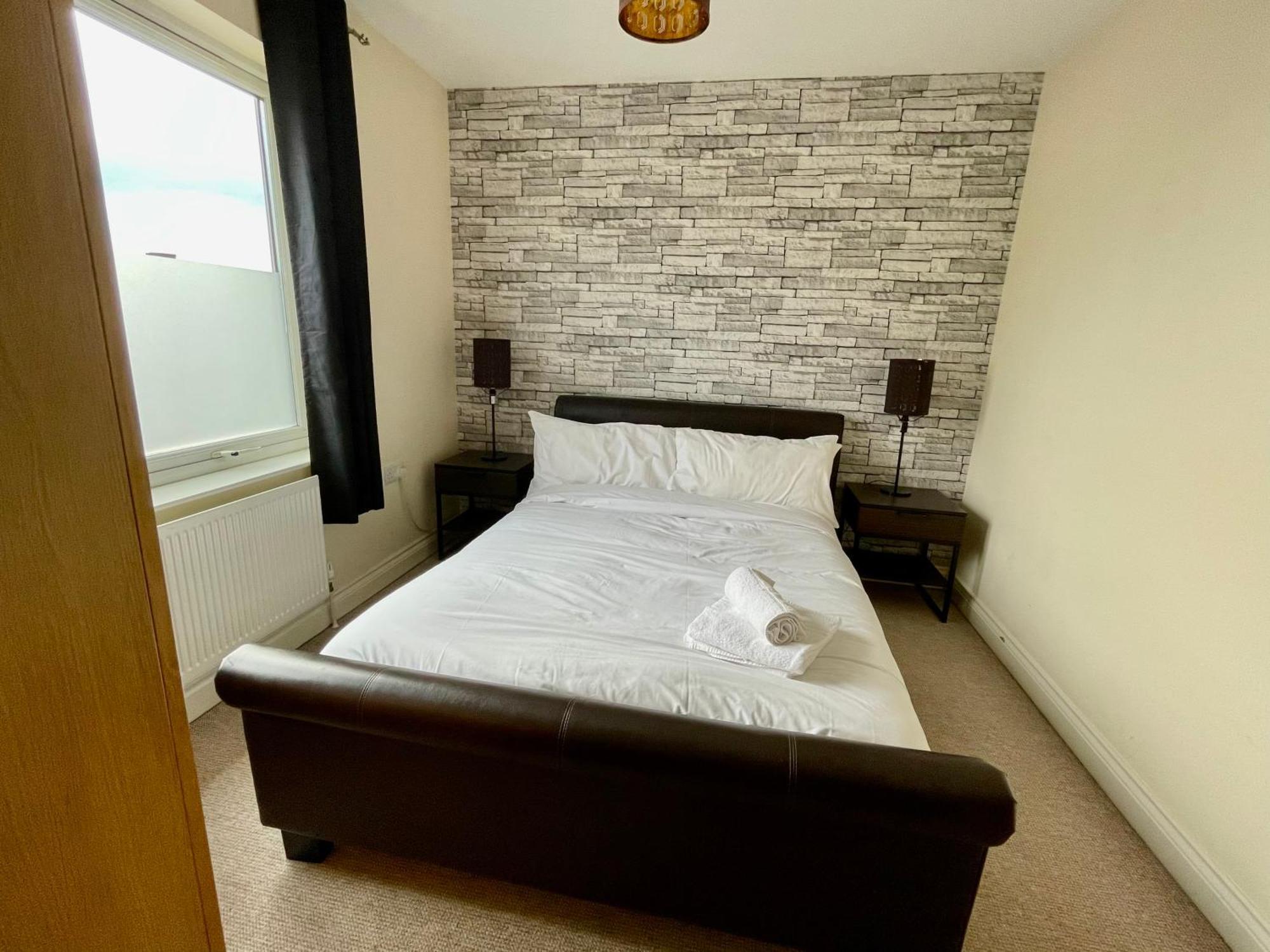 2 Bedroom City-Centre Apartment With Free Parking Белфаст Екстериор снимка