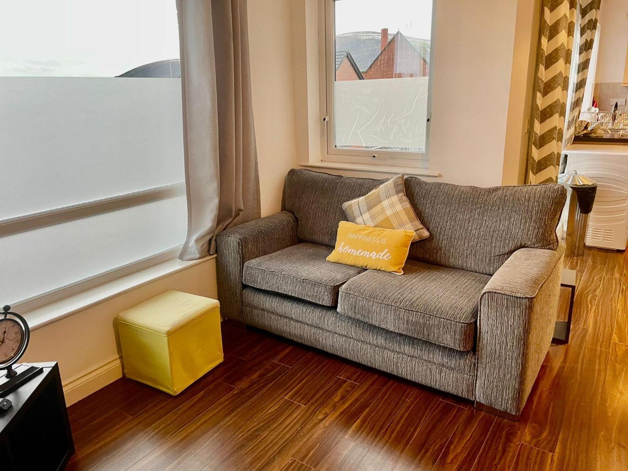 2 Bedroom City-Centre Apartment With Free Parking Белфаст Екстериор снимка